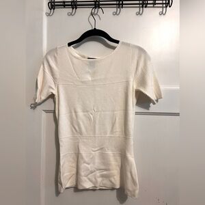 Cashmere top which short sleeves
